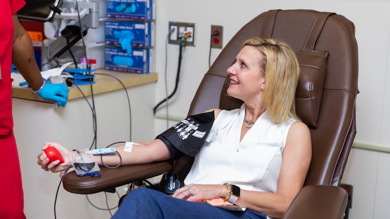 First Lady Elee Reeves donates blood, encourages others to do the same