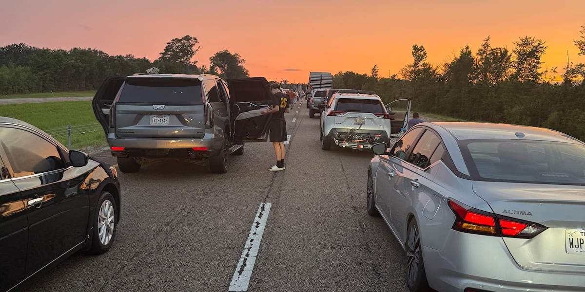 All lanes blocked, traffic at standstill on I-20 in Rankin County