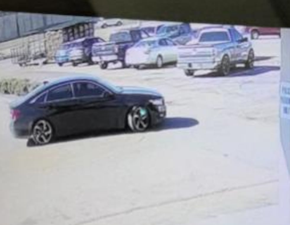 Suspects wanted for auto burglaries in South Jackson
