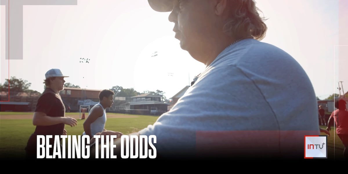 مدرب كرة القدم في ألاباما يتغلب على سرطان القولون المتقدم بعملية زرع كبد نادرة