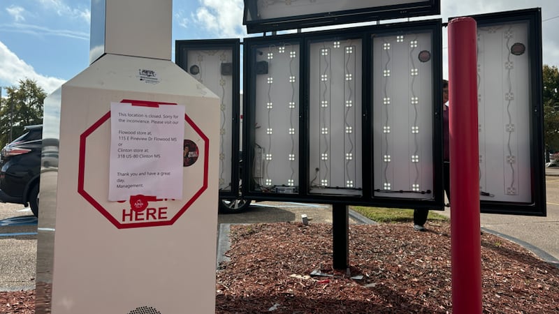 شعبه آربی واقع در خیابان های استریت در جکسون در حال تعطیل شدن است.