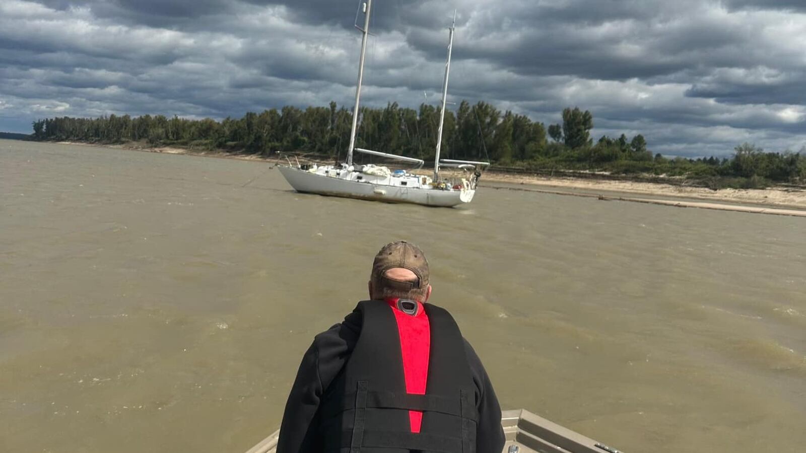 Man stranded on boat without drinking water assisted by Adams Co ...