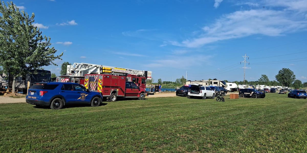 Father drowns while trying to swim across lake with his 8-year-old son, deputies say