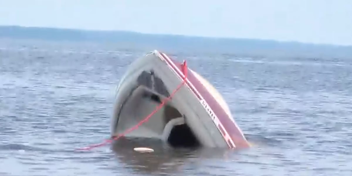 Caught on camera: Boat sinks on Ross Barnett Reservoir, eight rescued
